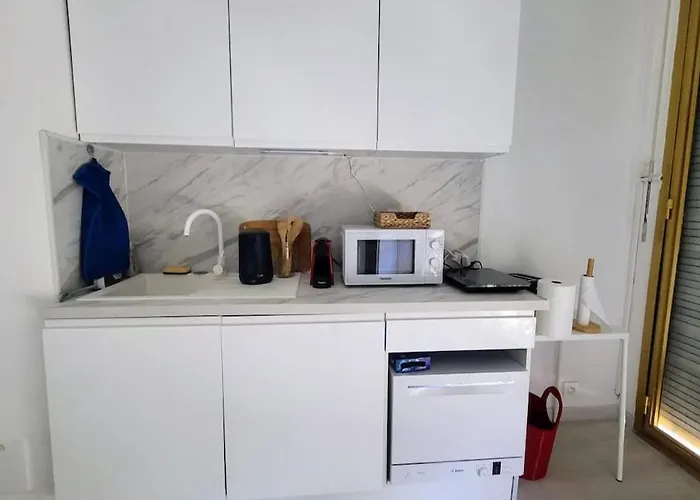 Wehost Promenade - Garden Retreat For 2 Pers 1bed * Niza